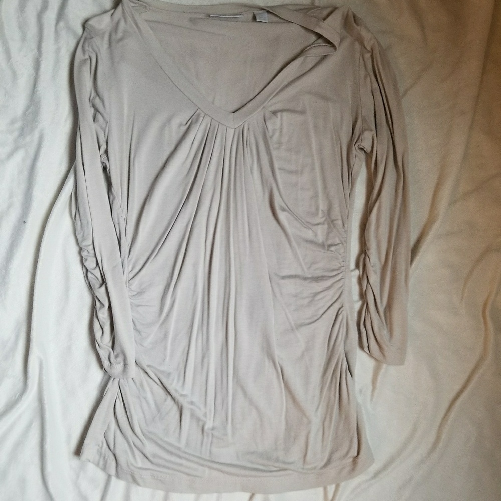 Cream colored 3/4 arm length shirt